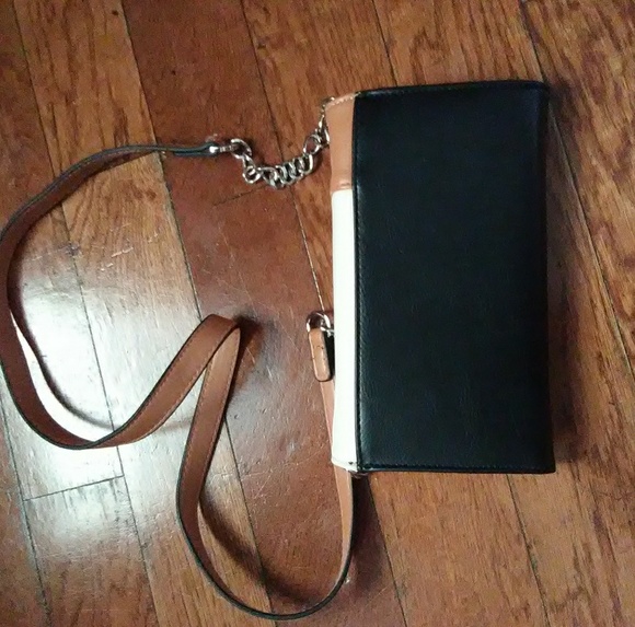 Reaction Kenneth Cole Purse - Picture 2 of 5